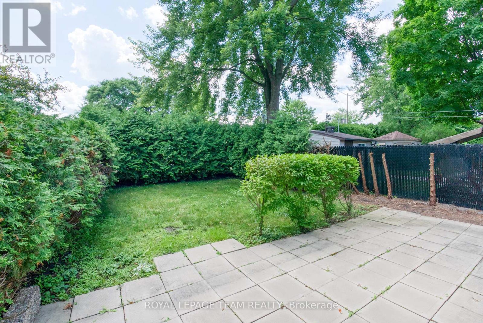 1094 Grenoble Crescent