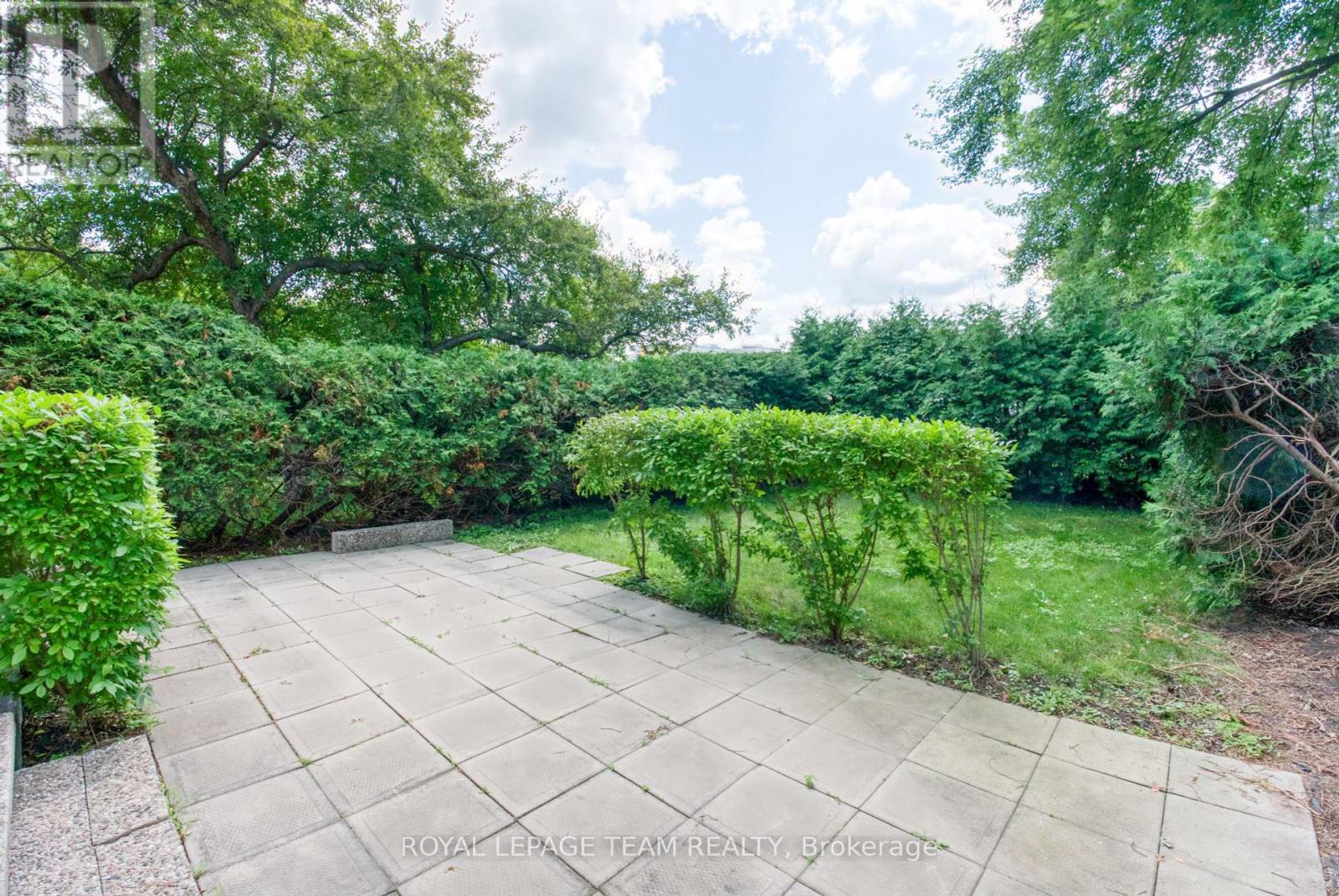 1094 Grenoble Crescent