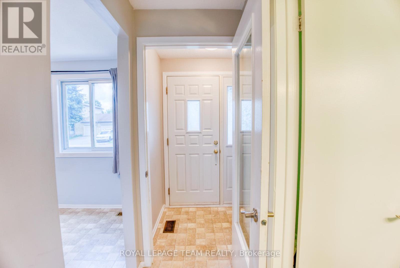 1094 Grenoble Crescent