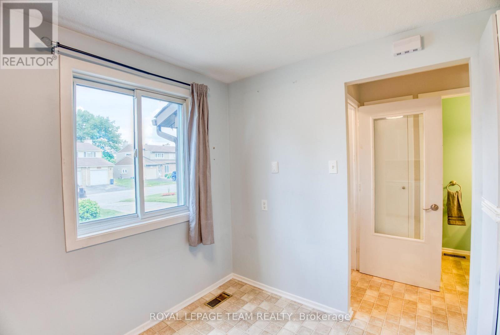 1094 Grenoble Crescent