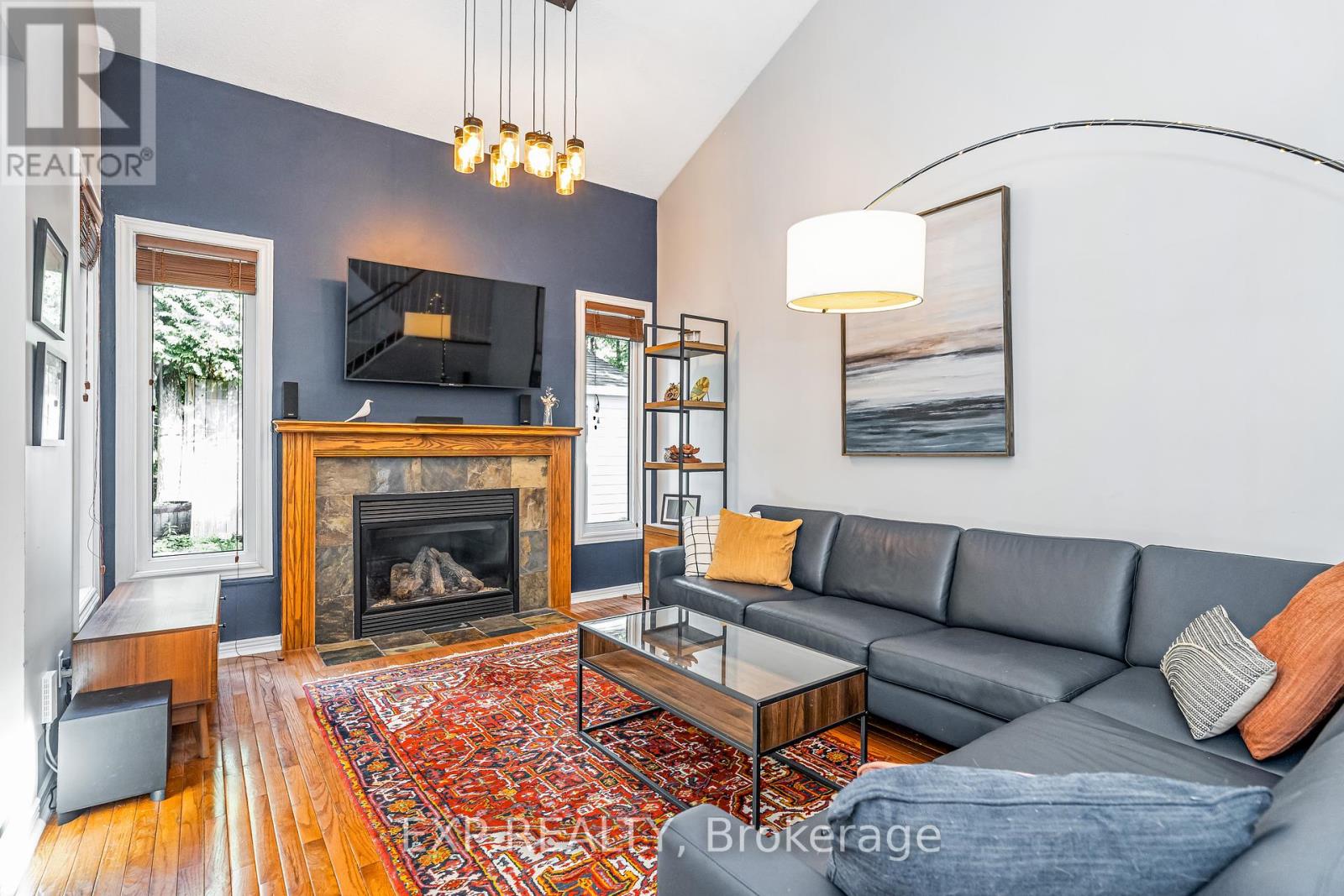 18 Hawley Crescent
