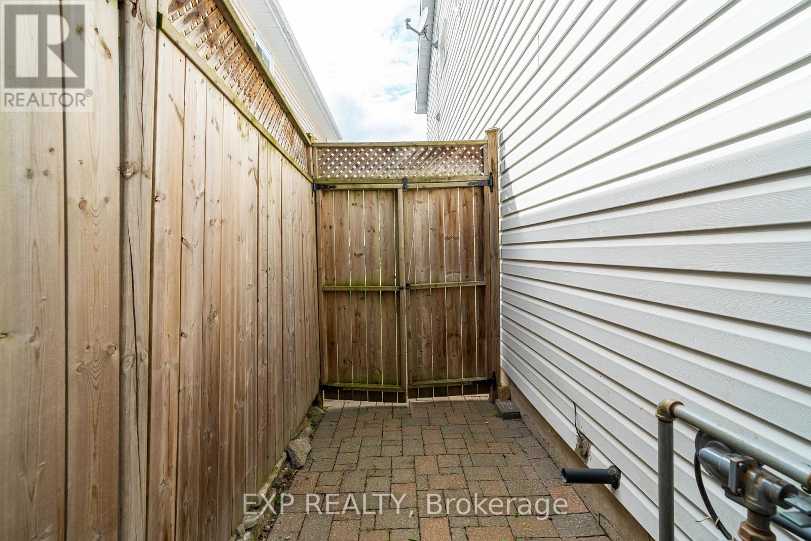18 Hawley Crescent