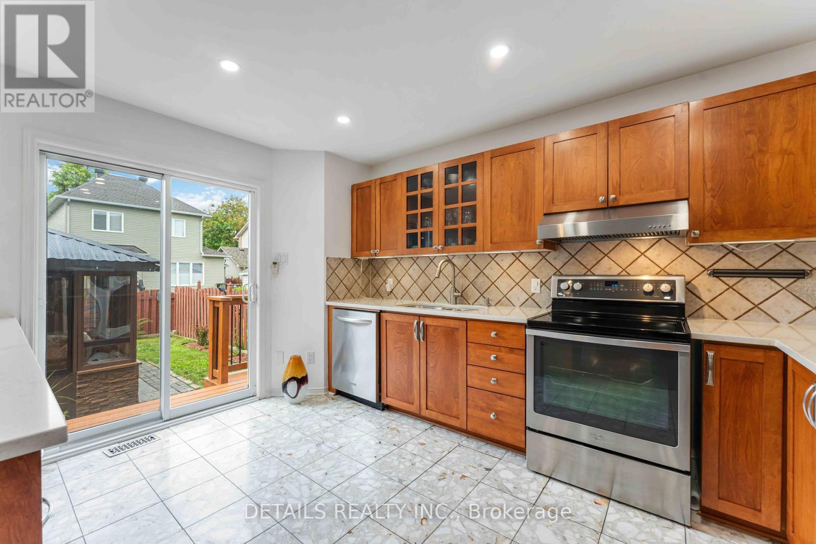 15 Daybreak Street