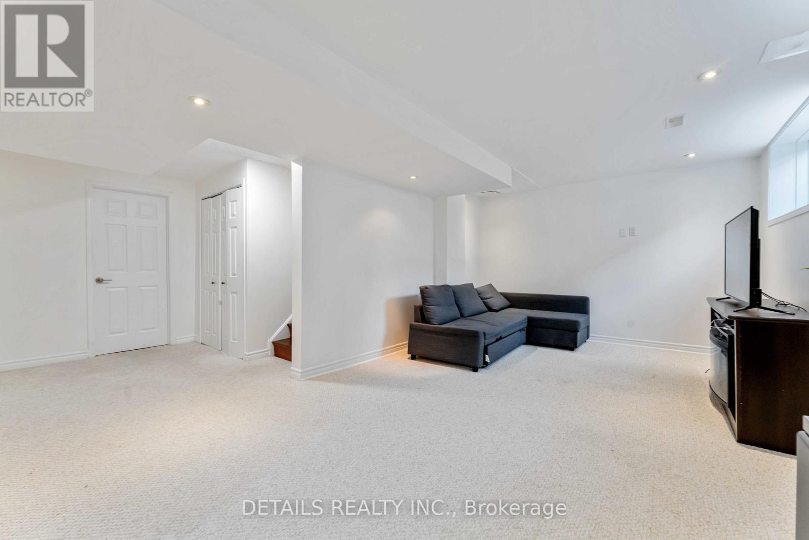 15 Daybreak Street