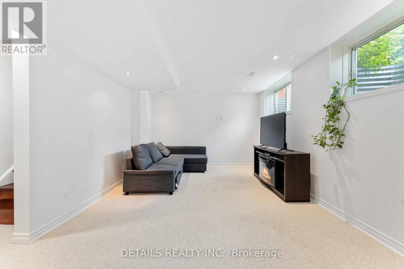 15 Daybreak Street
