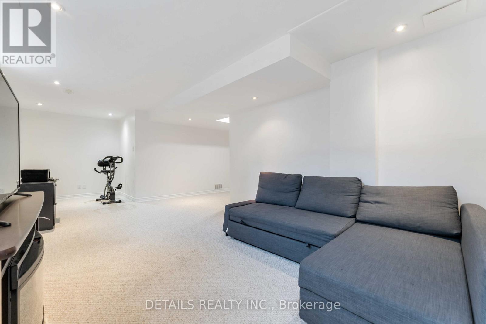 15 Daybreak Street