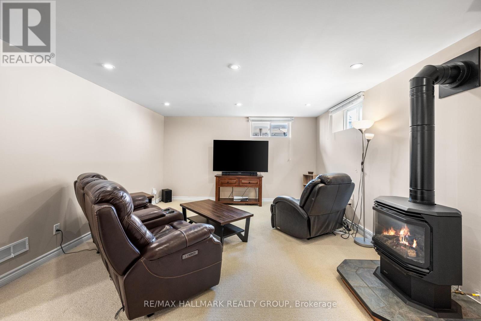 412 Oxford Street E