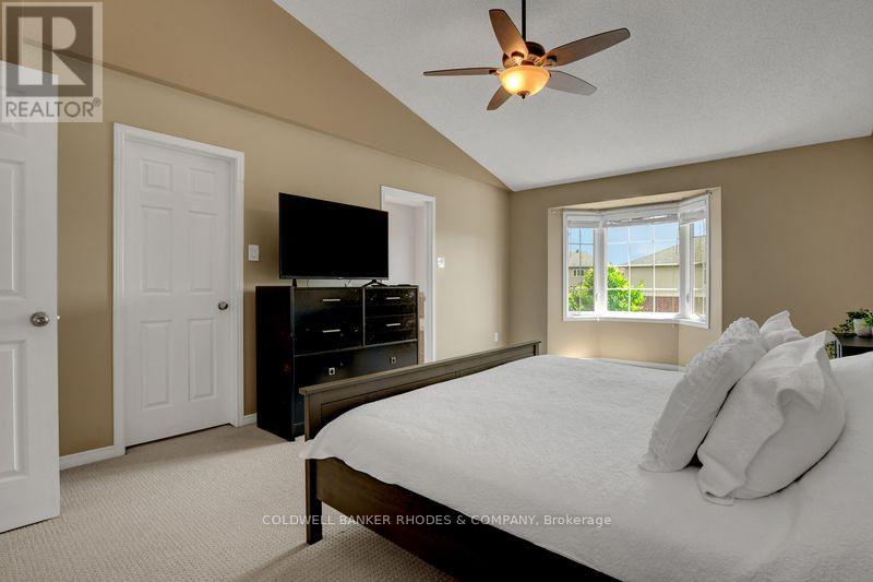 261 Rolling Meadow Crescent