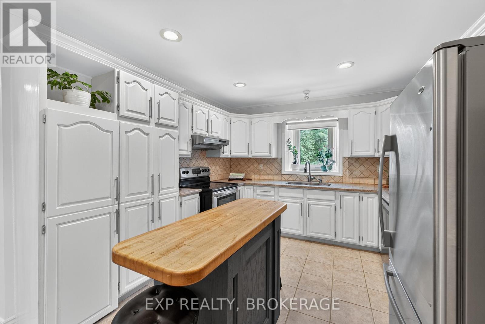 1500 Blakey's Point Road