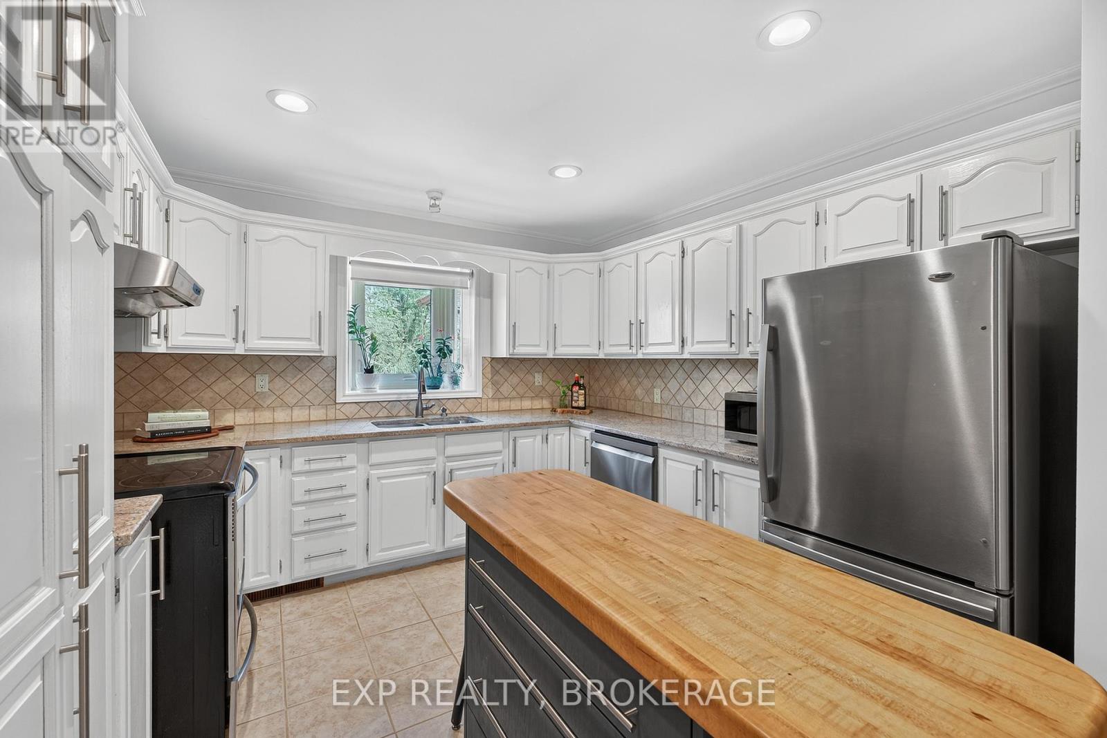 1500 Blakey's Point Road