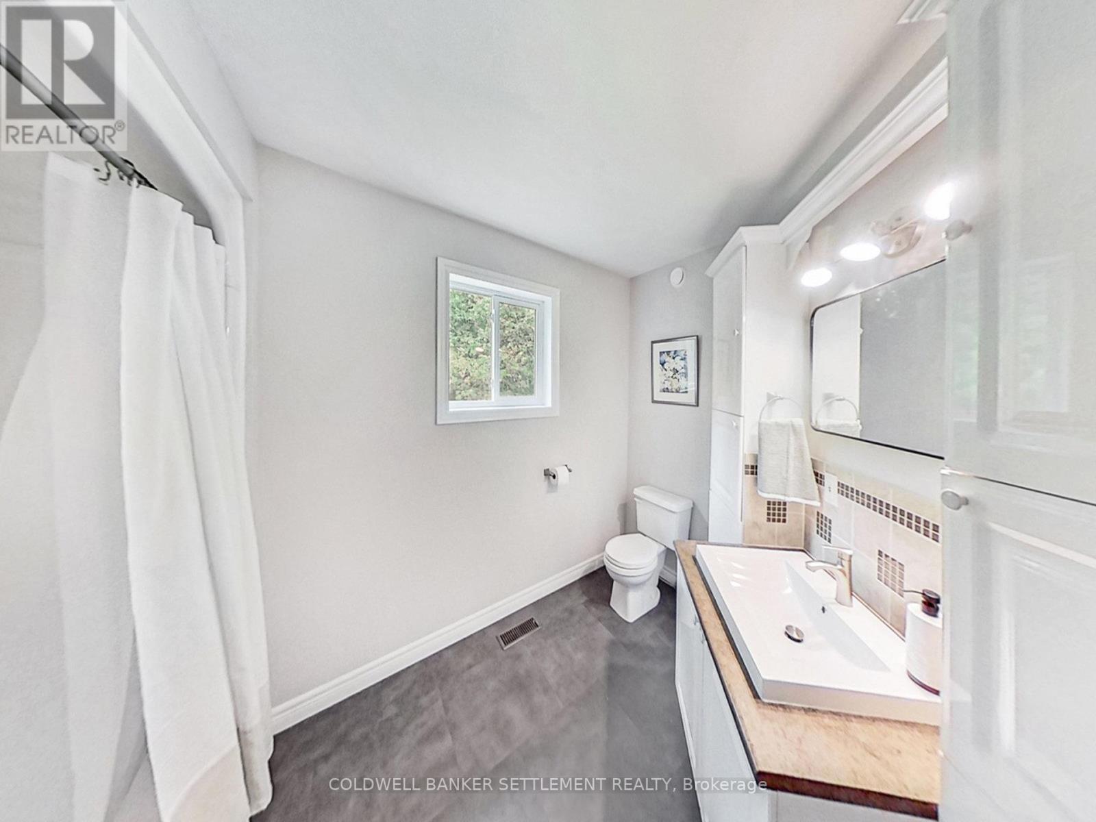 376 Churchill Road