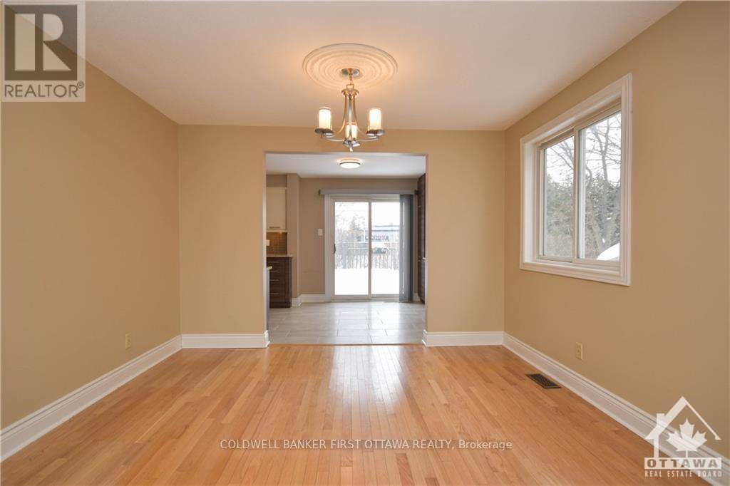1883 Des Prairies Avenue