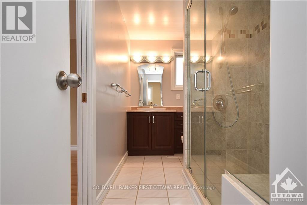 1883 Des Prairies Avenue