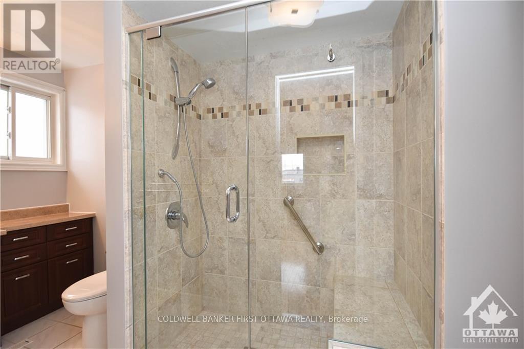 1883 Des Prairies Avenue