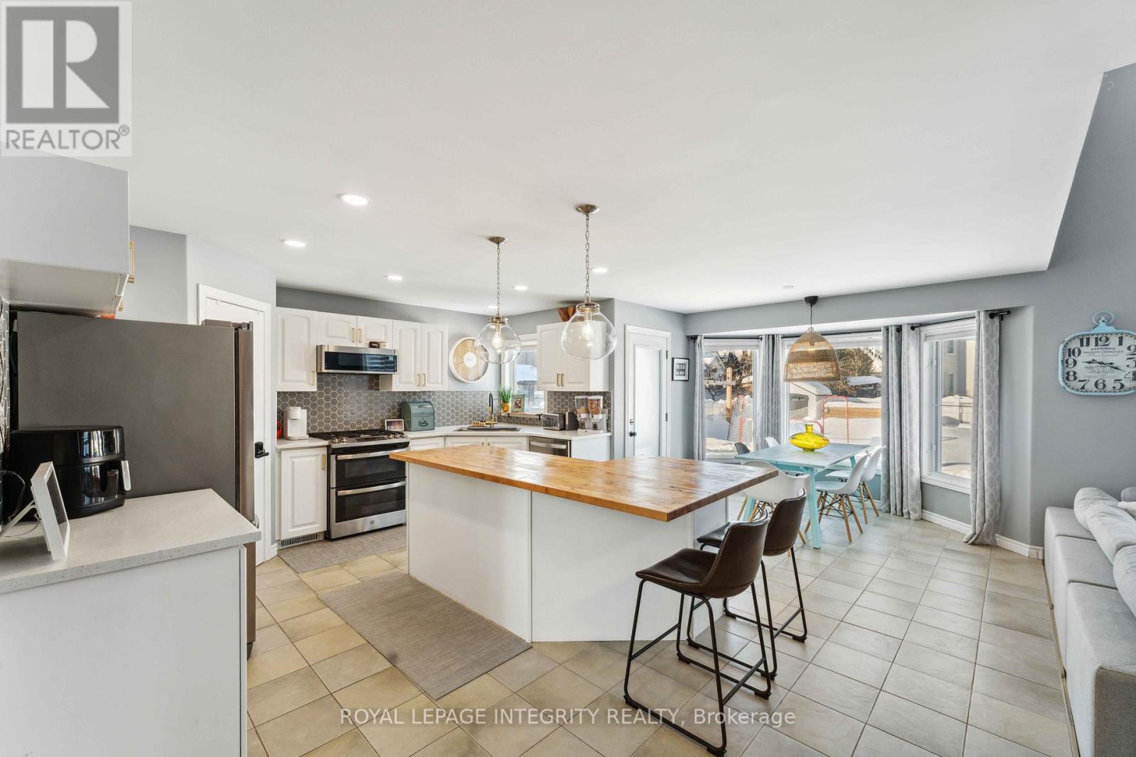 4 Bracewood Way