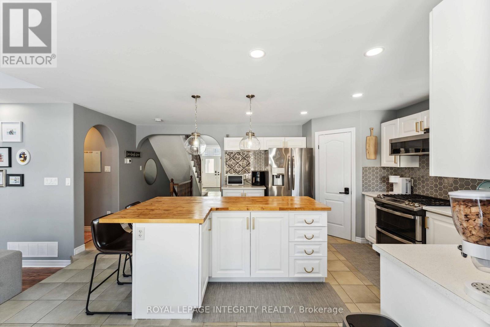 4 Bracewood Way