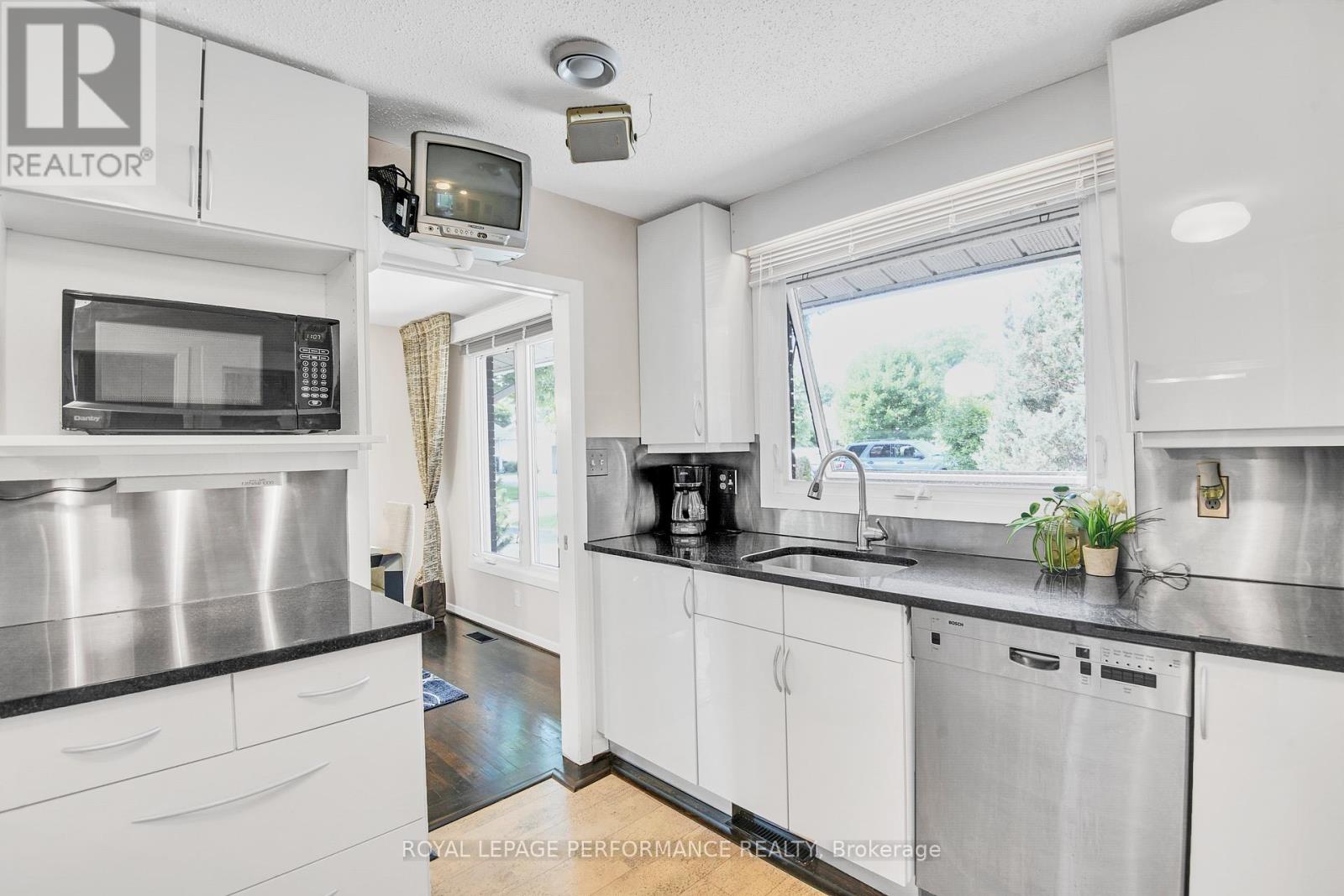 106 Queensline Drive