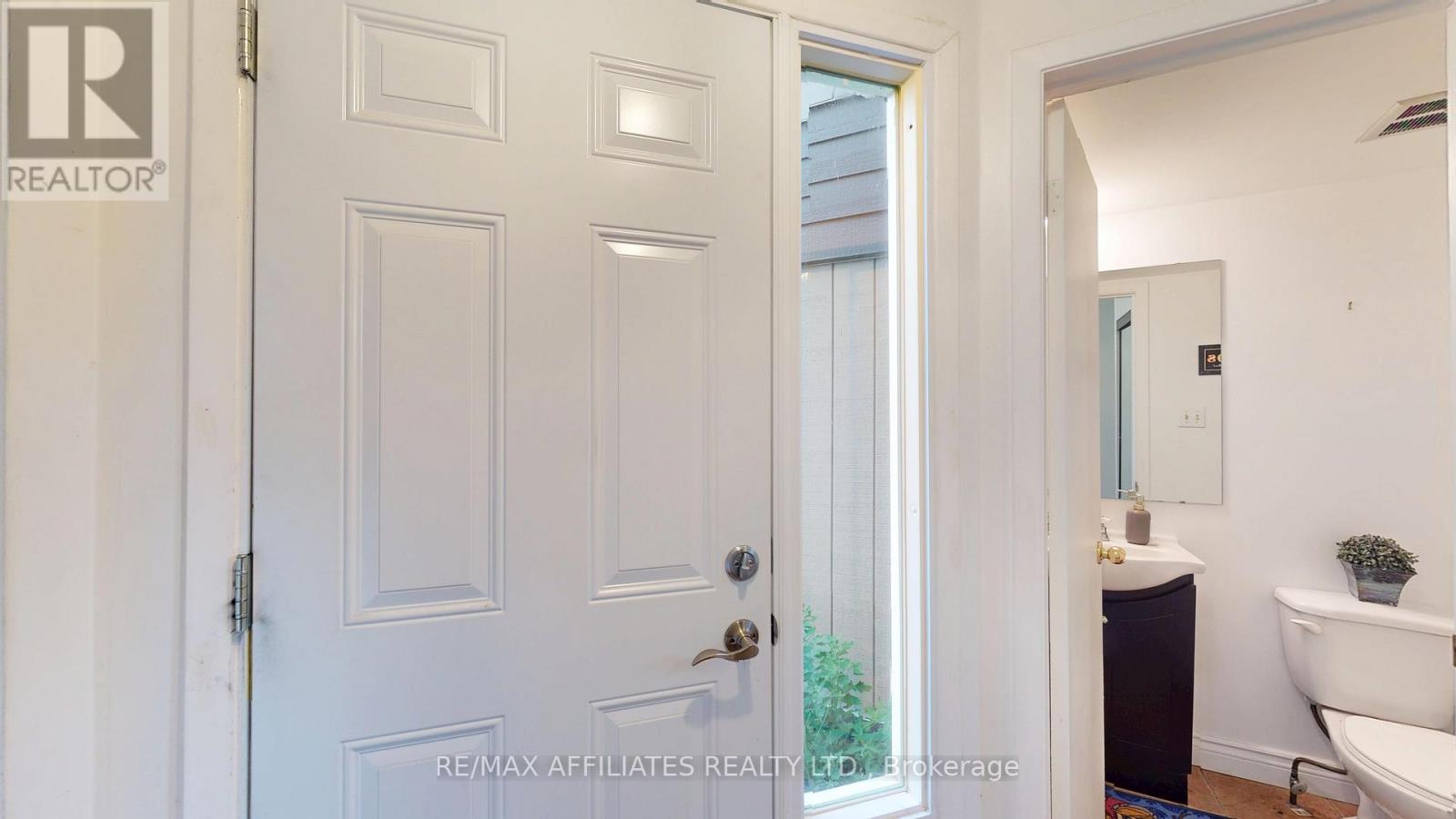 11 - 76 Compata Way S