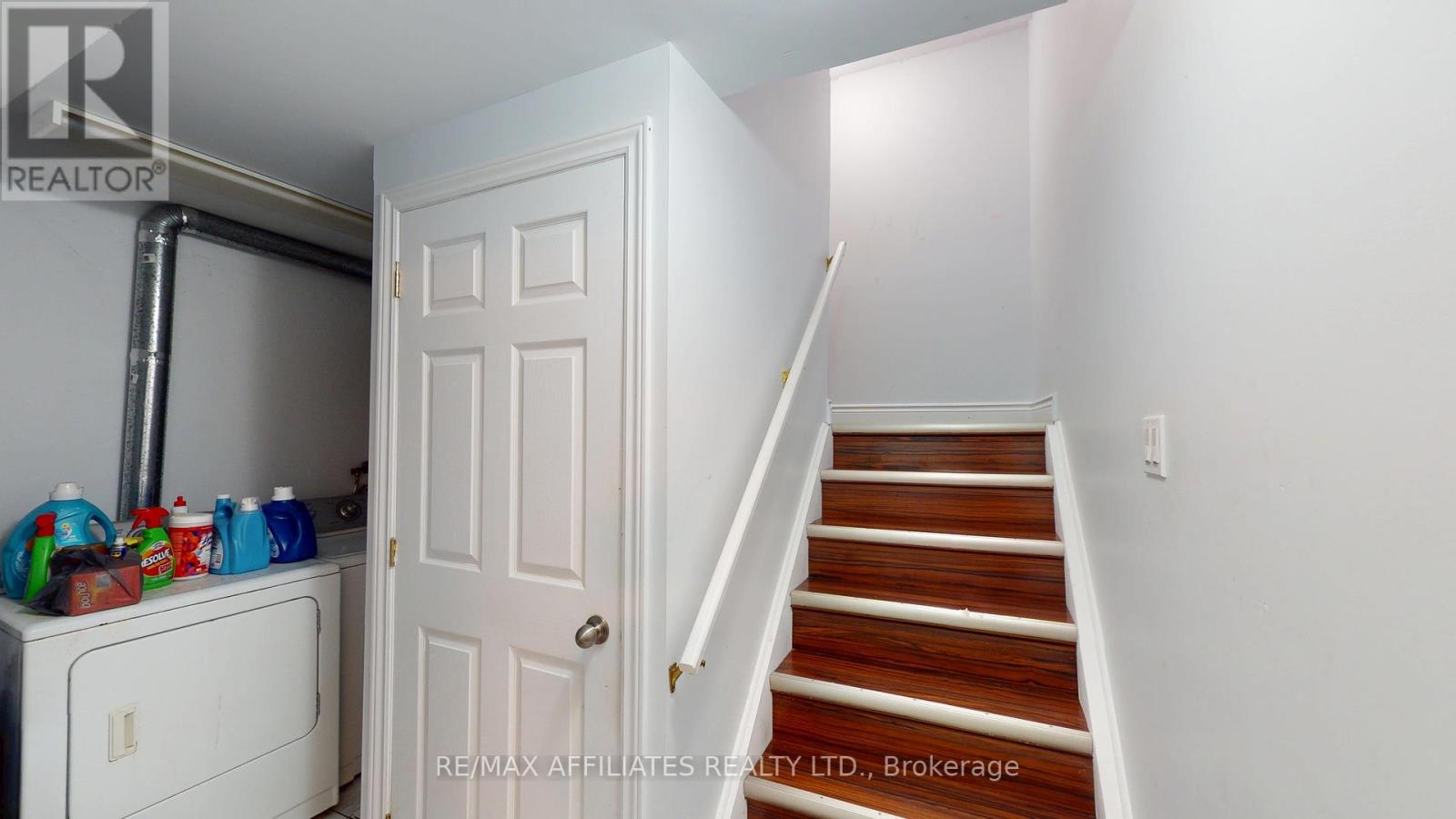 11 - 76 Compata Way S