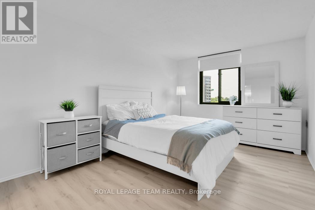 904 - 2871 Richmond Road