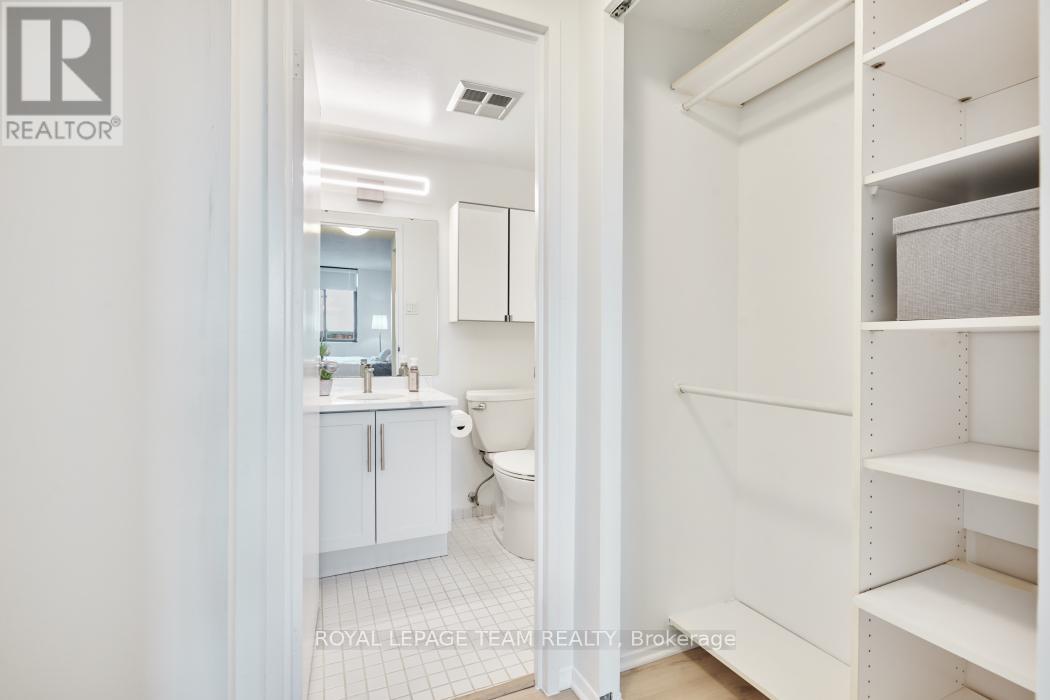 904 - 2871 Richmond Road