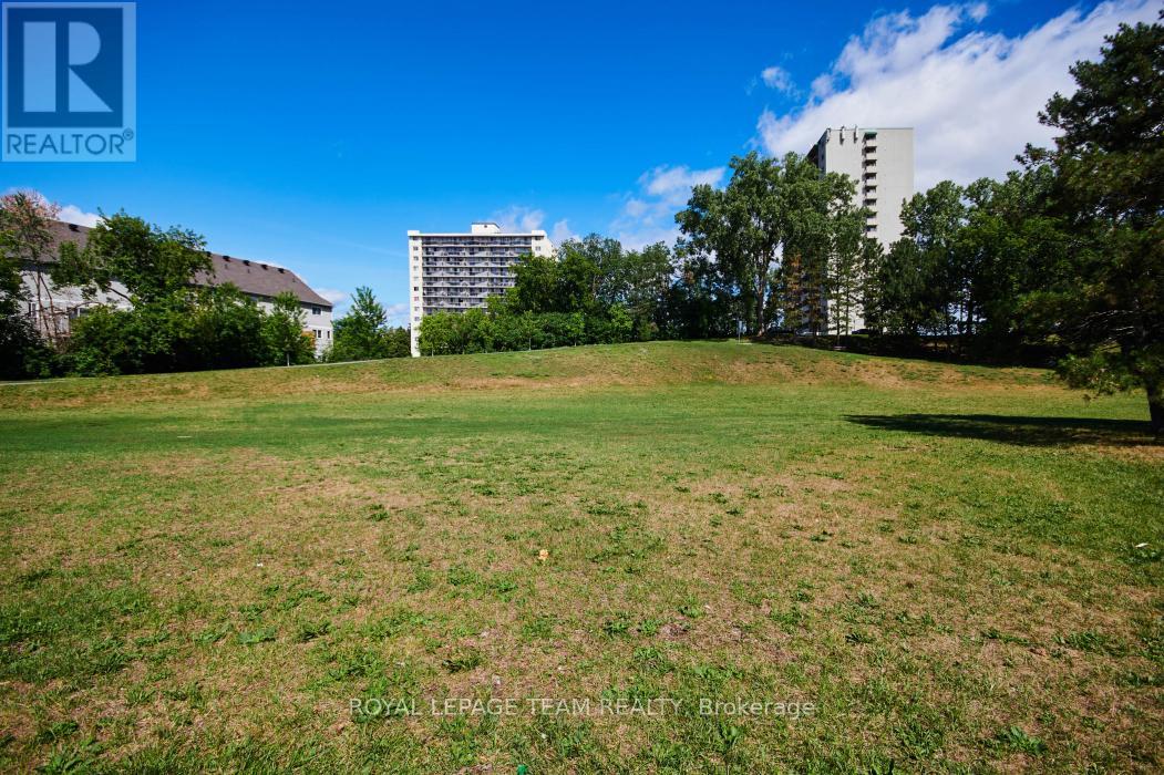 904 - 2871 Richmond Road