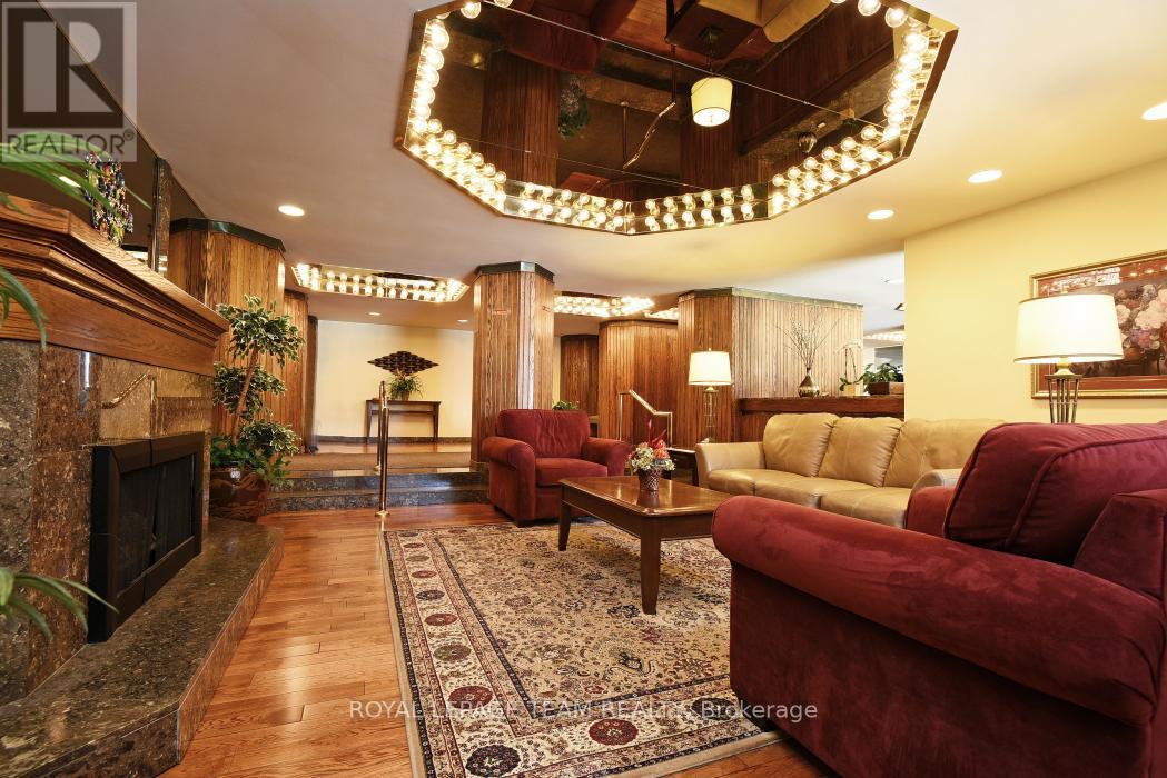904 - 2871 Richmond Road