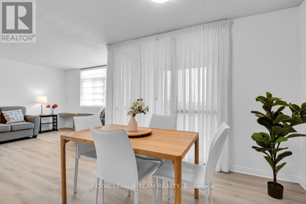 904 - 2871 Richmond Road