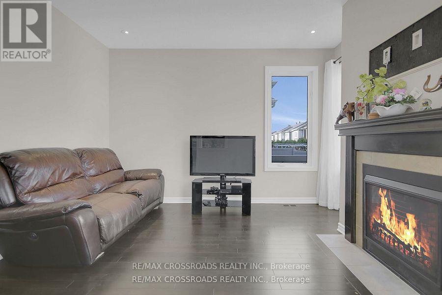 906 Whimbrel Way