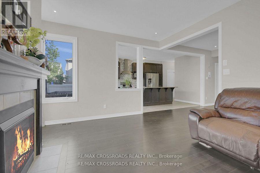 906 Whimbrel Way