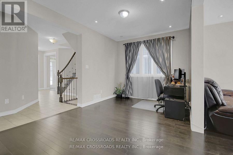 906 Whimbrel Way