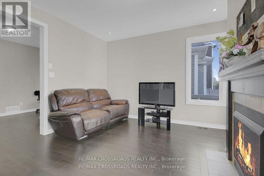 906 Whimbrel Way