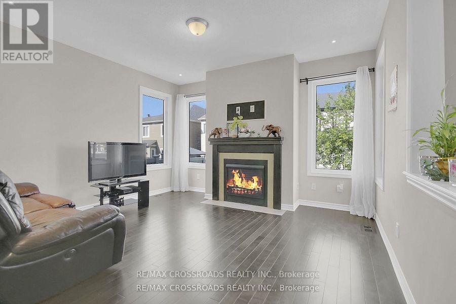 906 Whimbrel Way