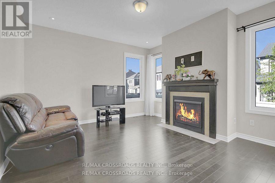 906 Whimbrel Way