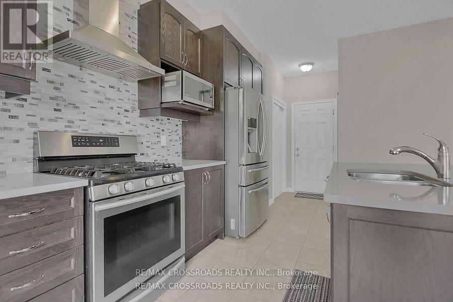 906 Whimbrel Way