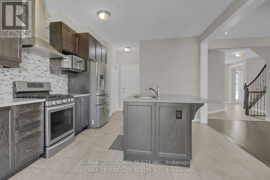 906 Whimbrel Way