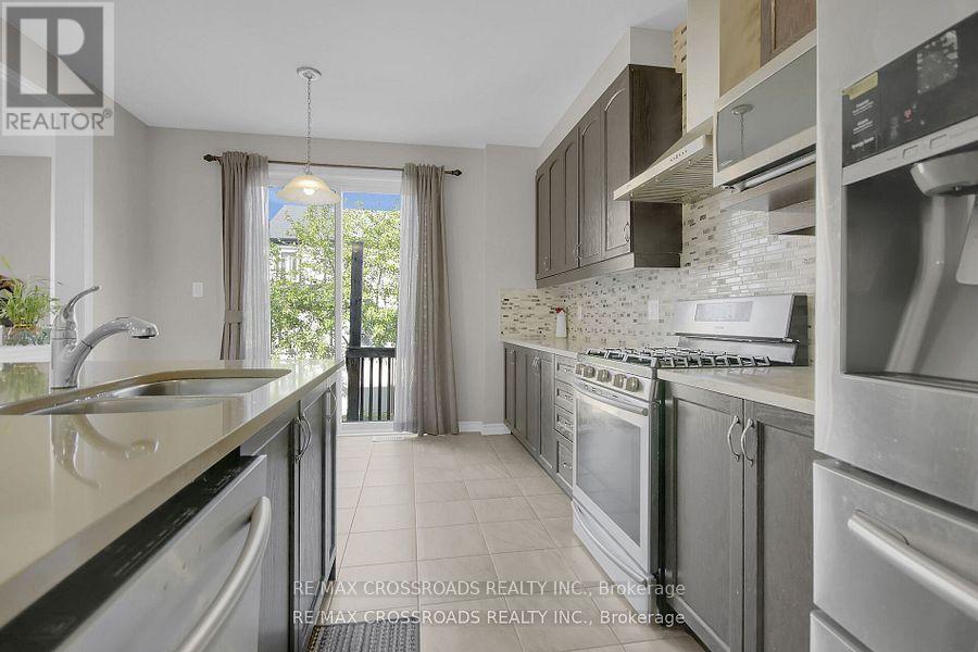 906 Whimbrel Way