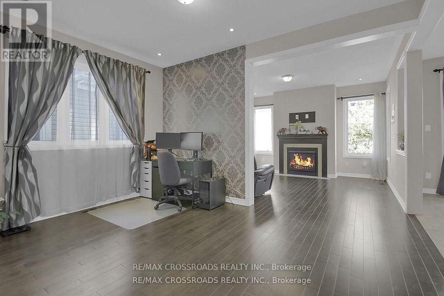 906 Whimbrel Way