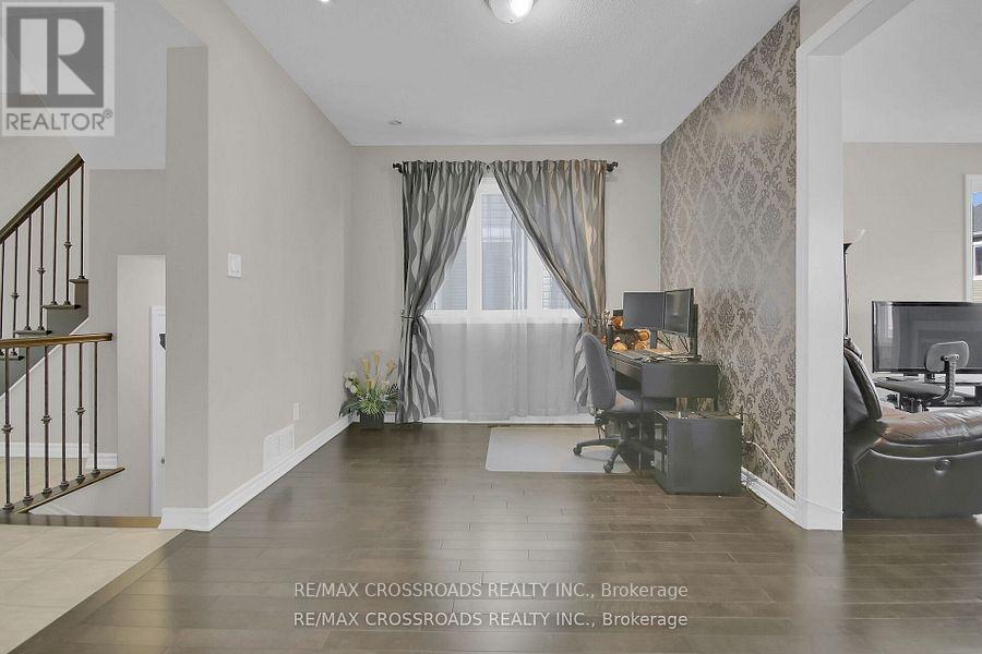 906 Whimbrel Way