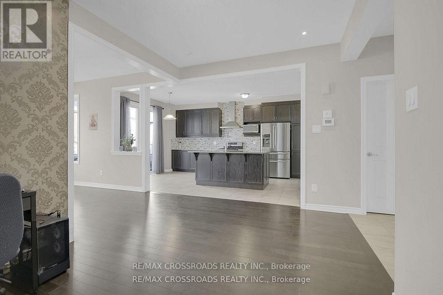 906 Whimbrel Way