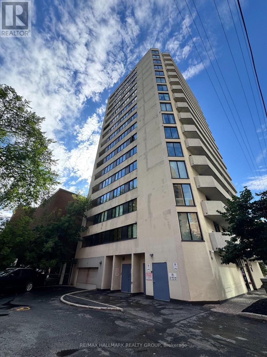 704 - 200 Bay Street