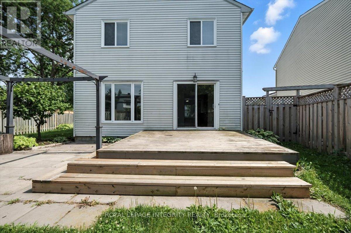 737 Farmbrook Crescent