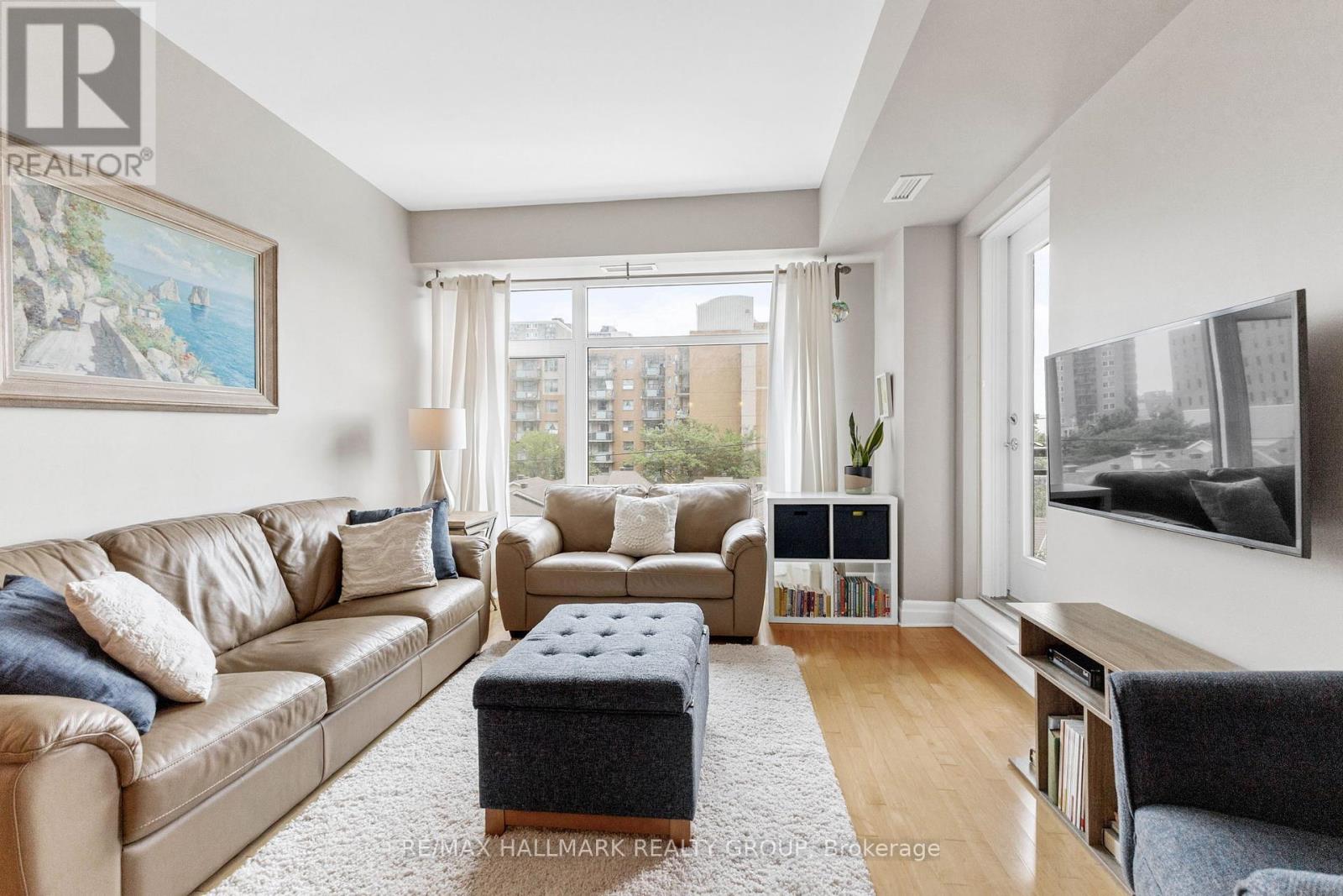504 - 245 Kent Street
