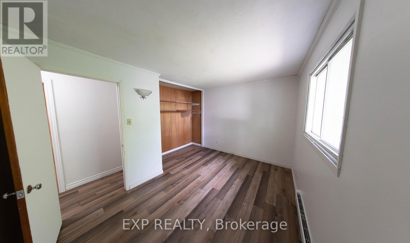 84 Kenyon Street E