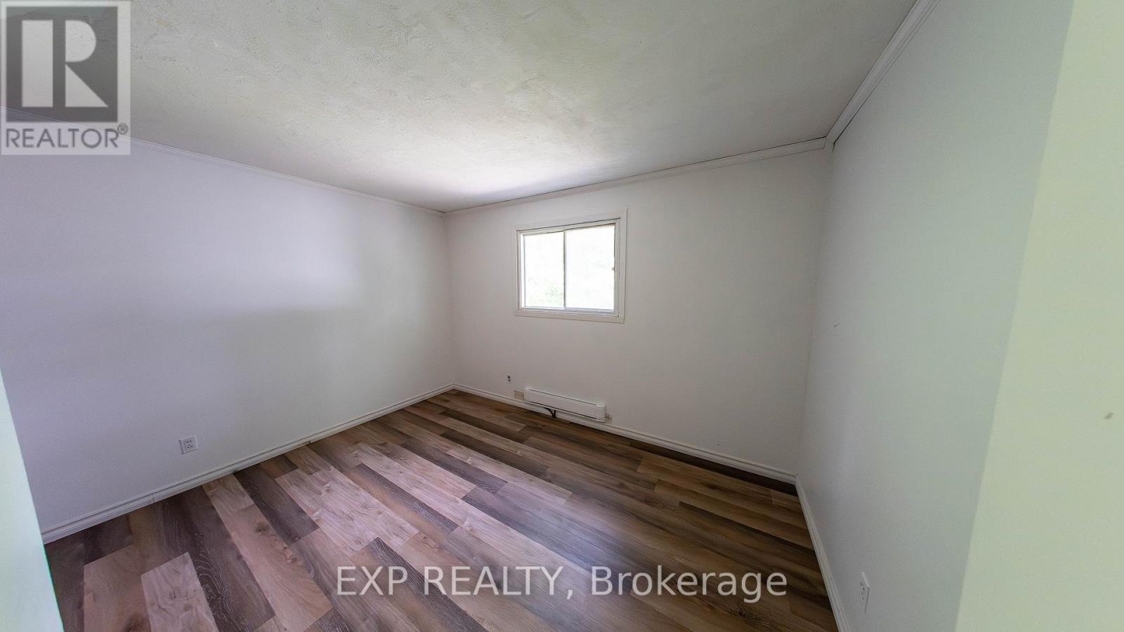 84 Kenyon Street E