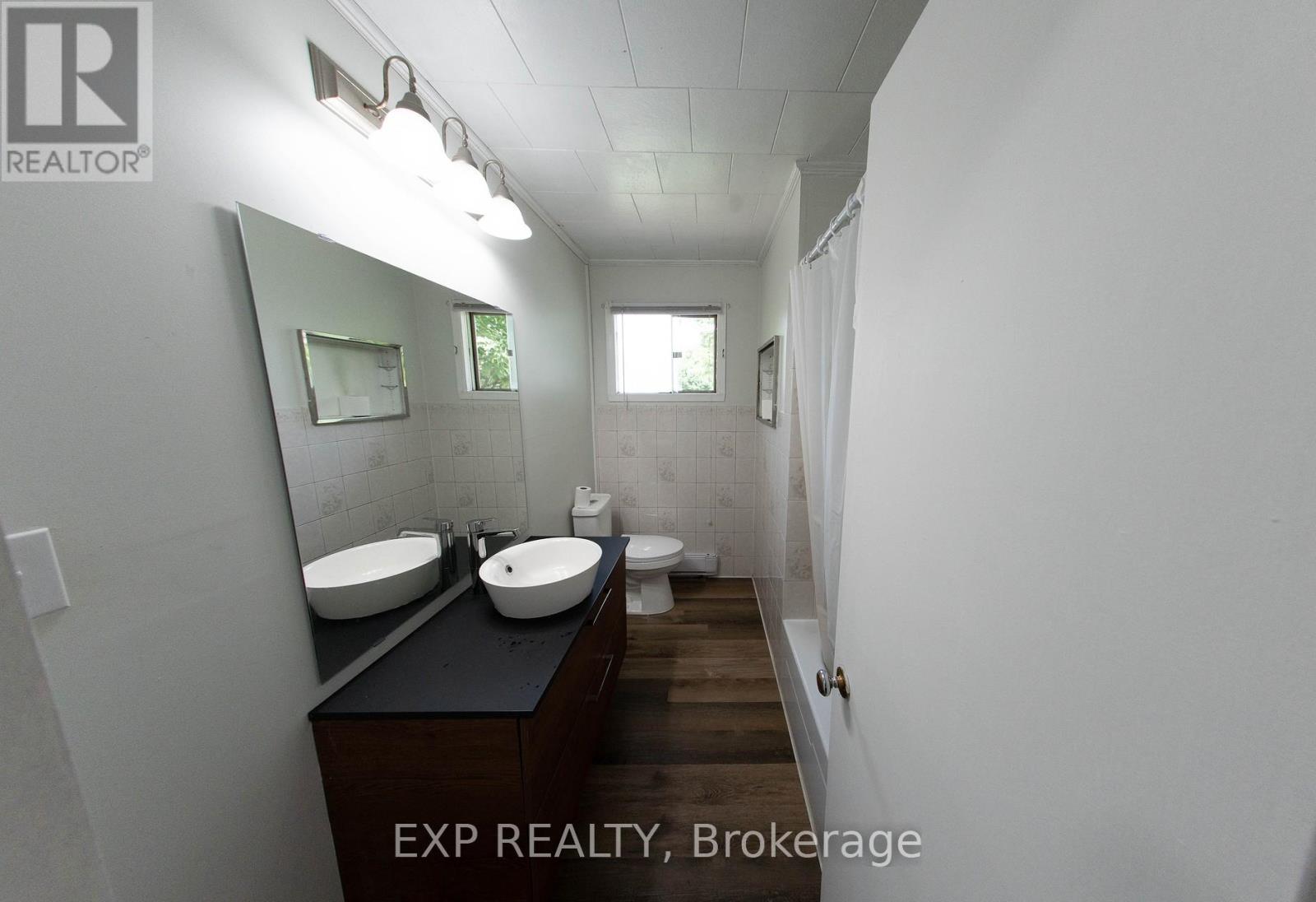84 Kenyon Street E