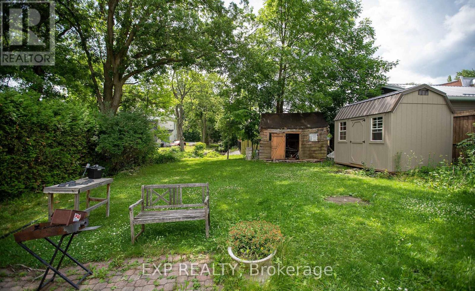 84 Kenyon Street E