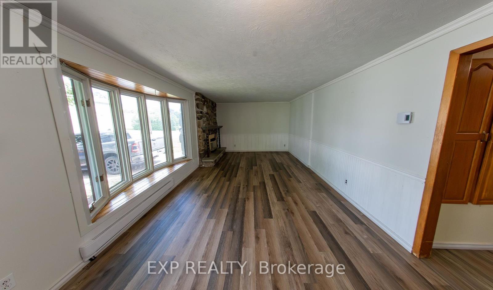 84 Kenyon Street E