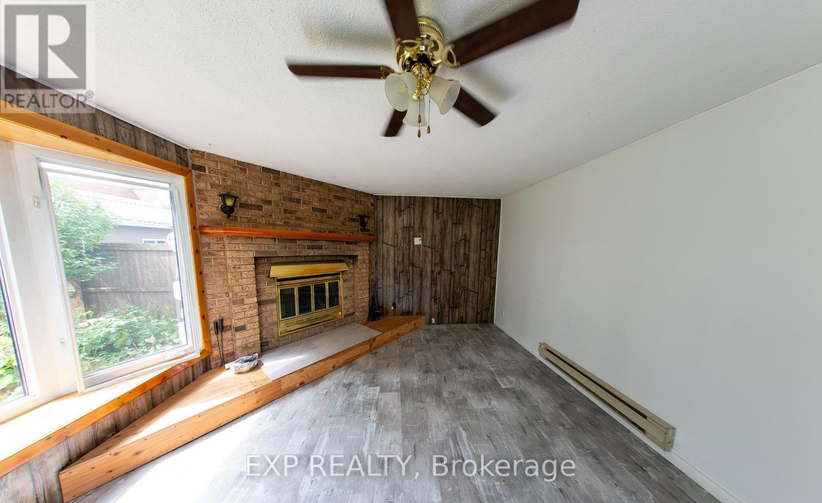 84 Kenyon Street E