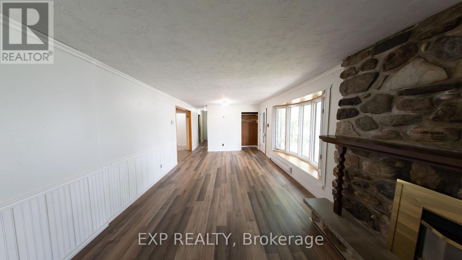 84 Kenyon Street E